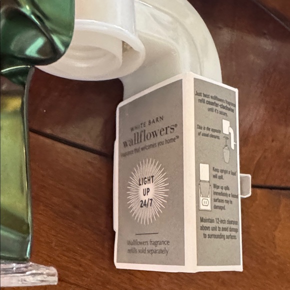 Bath & Body Works Wallflower - Picture 2 of 3